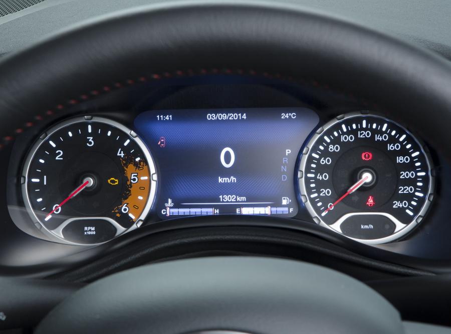 Панель приборов Jeep Renegade Trailhawk (BU) 2014 года  (WW) (фото 36 из 42)